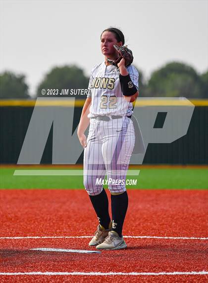 Thumbnail 1 in Lake Creek vs Pflugerville (UIL 5A Reg III Quarterfinal) photogallery.