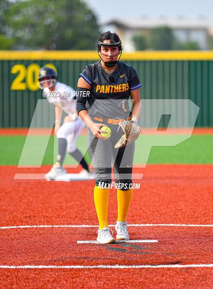 Thumbnail 2 in Lake Creek vs Pflugerville (UIL 5A Reg III Quarterfinal) photogallery.