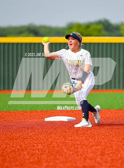 Thumbnail 3 in Lake Creek vs Pflugerville (UIL 5A Reg III Quarterfinal) photogallery.