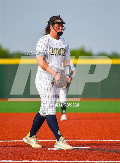 Thumbnail 1 in Lake Creek vs Pflugerville (UIL 5A Reg III Quarterfinal) photogallery.