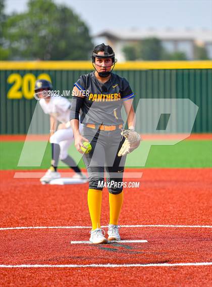 Thumbnail 1 in Lake Creek vs Pflugerville (UIL 5A Reg III Quarterfinal) photogallery.