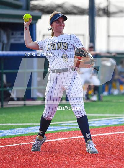 Thumbnail 3 in Lake Creek vs Pflugerville (UIL 5A Reg III Quarterfinal) photogallery.