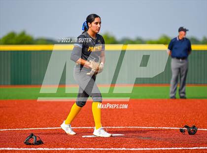 Thumbnail 1 in Lake Creek vs Pflugerville (UIL 5A Reg III Quarterfinal) photogallery.