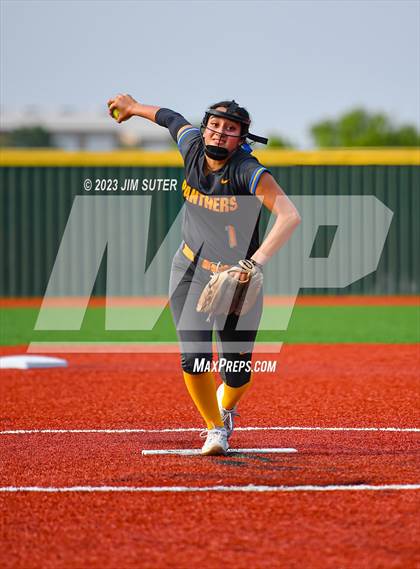 Thumbnail 1 in Lake Creek vs Pflugerville (UIL 5A Reg III Quarterfinal) photogallery.