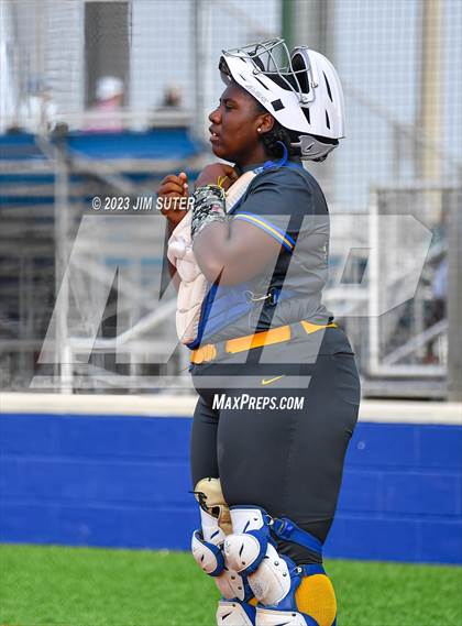 Thumbnail 3 in Lake Creek vs Pflugerville (UIL 5A Reg III Quarterfinal) photogallery.