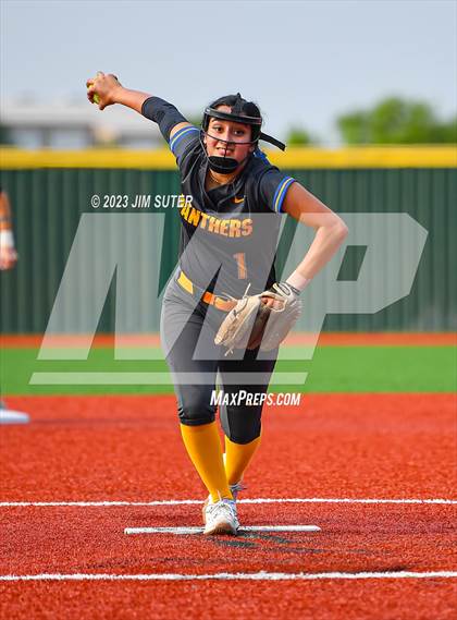 Thumbnail 2 in Lake Creek vs Pflugerville (UIL 5A Reg III Quarterfinal) photogallery.