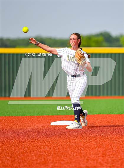 Thumbnail 1 in Lake Creek vs Pflugerville (UIL 5A Reg III Quarterfinal) photogallery.
