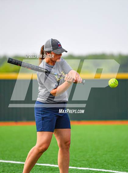 Thumbnail 3 in Lake Creek vs Pflugerville (UIL 5A Reg III Quarterfinal) photogallery.