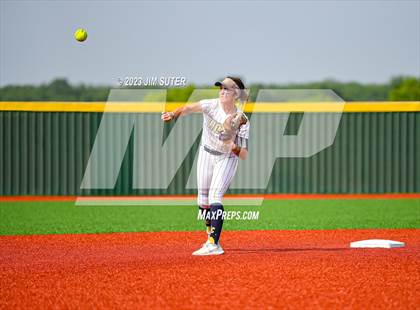 Thumbnail 1 in Lake Creek vs Pflugerville (UIL 5A Reg III Quarterfinal) photogallery.