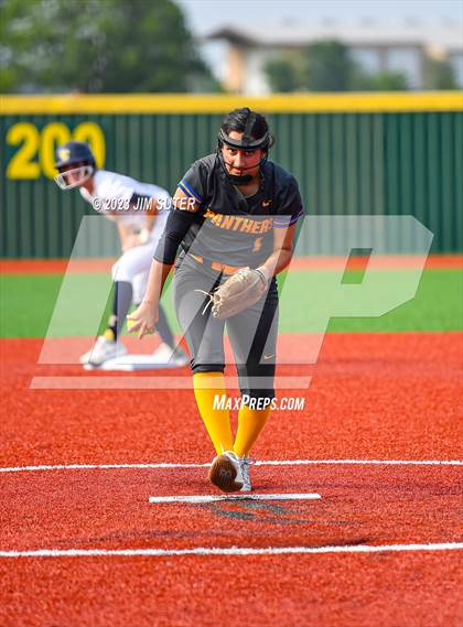 Thumbnail 1 in Lake Creek vs Pflugerville (UIL 5A Reg III Quarterfinal) photogallery.