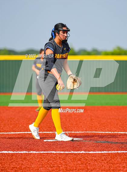 Thumbnail 1 in Lake Creek vs Pflugerville (UIL 5A Reg III Quarterfinal) photogallery.