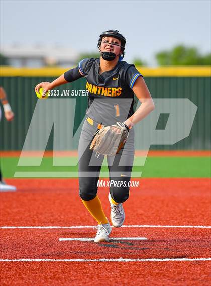 Thumbnail 3 in Lake Creek vs Pflugerville (UIL 5A Reg III Quarterfinal) photogallery.