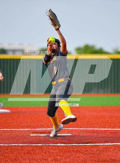 Thumbnail 2 in Lake Creek vs Pflugerville (UIL 5A Reg III Quarterfinal) photogallery.
