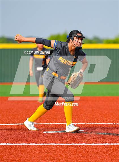 Thumbnail 3 in Lake Creek vs Pflugerville (UIL 5A Reg III Quarterfinal) photogallery.