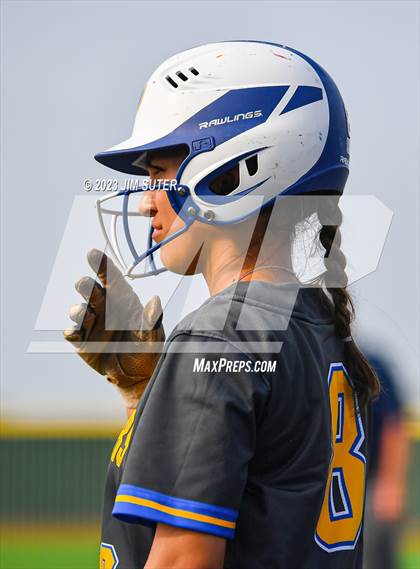 Thumbnail 2 in Lake Creek vs Pflugerville (UIL 5A Reg III Quarterfinal) photogallery.