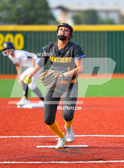 Thumbnail 1 in Lake Creek vs Pflugerville (UIL 5A Reg III Quarterfinal) photogallery.