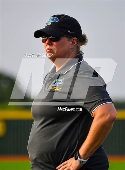Thumbnail 1 in Lake Creek vs Pflugerville (UIL 5A Reg III Quarterfinal) photogallery.