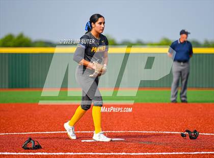 Thumbnail 2 in Lake Creek vs Pflugerville (UIL 5A Reg III Quarterfinal) photogallery.