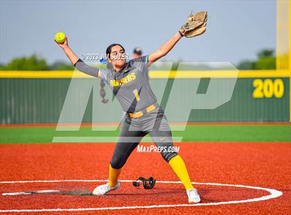 Thumbnail 1 in Lake Creek vs Pflugerville (UIL 5A Reg III Quarterfinal) photogallery.