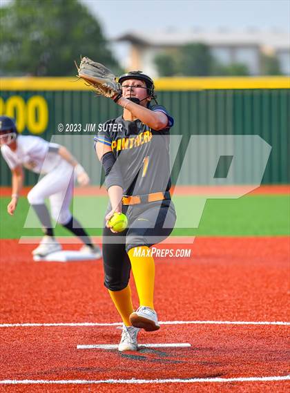 Thumbnail 2 in Lake Creek vs Pflugerville (UIL 5A Reg III Quarterfinal) photogallery.