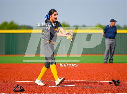 Thumbnail 3 in Lake Creek vs Pflugerville (UIL 5A Reg III Quarterfinal) photogallery.