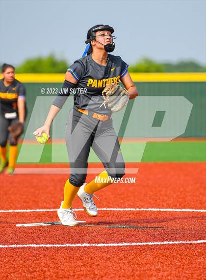 Thumbnail 2 in Lake Creek vs Pflugerville (UIL 5A Reg III Quarterfinal) photogallery.