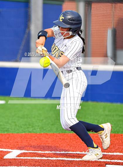 Thumbnail 1 in Lake Creek vs Pflugerville (UIL 5A Reg III Quarterfinal) photogallery.