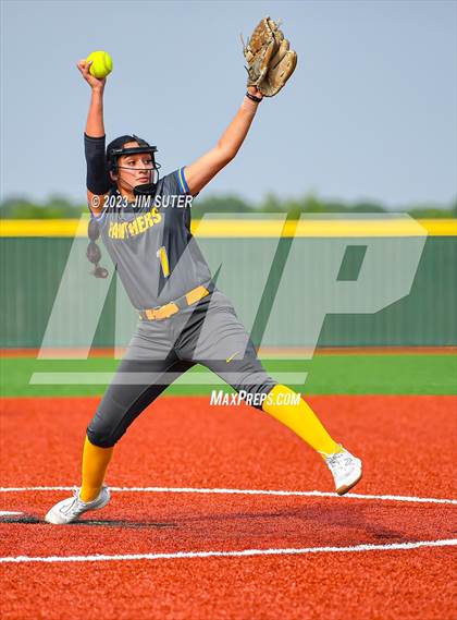 Thumbnail 1 in Lake Creek vs Pflugerville (UIL 5A Reg III Quarterfinal) photogallery.