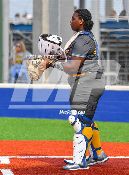 Thumbnail 3 in Lake Creek vs Pflugerville (UIL 5A Reg III Quarterfinal) photogallery.