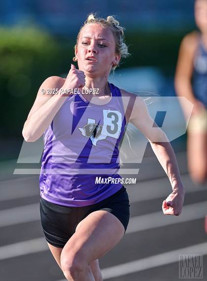 Thumbnail 2 in Dog Pound Invitational (100M) photogallery.