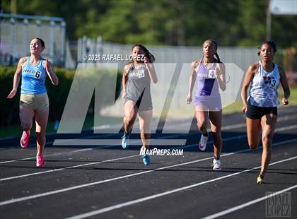 Thumbnail 3 in Dog Pound Invitational (100M) photogallery.