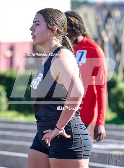 Thumbnail 2 in Dog Pound Invitational (100M) photogallery.