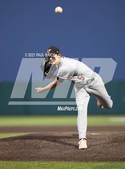 Thumbnail 3 in Round Rock vs. Lake Travis (UIL 6A Region 4 Quarterfinal Game 1) photogallery.