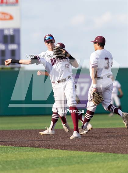 Thumbnail 2 in Round Rock vs. Lake Travis (UIL 6A Region 4 Quarterfinal Game 1) photogallery.