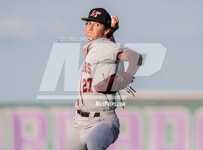 Thumbnail 1 in Round Rock vs. Lake Travis (UIL 6A Region 4 Quarterfinal Game 1) photogallery.