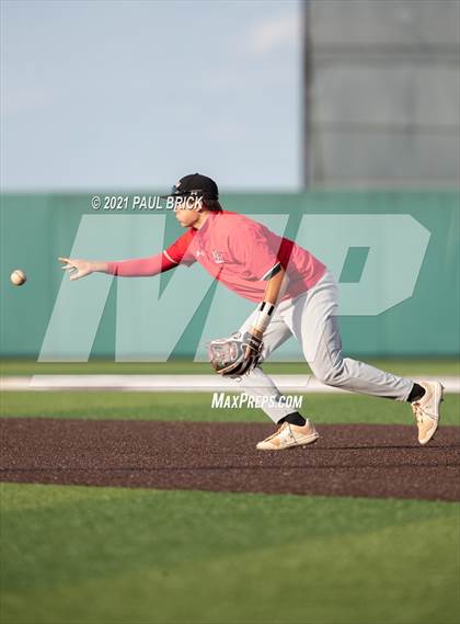 Thumbnail 3 in Round Rock vs. Lake Travis (UIL 6A Region 4 Quarterfinal Game 1) photogallery.