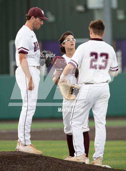 Thumbnail 3 in Round Rock vs. Lake Travis (UIL 6A Region 4 Quarterfinal Game 1) photogallery.