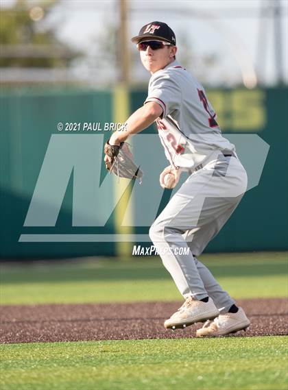 Thumbnail 1 in Round Rock vs. Lake Travis (UIL 6A Region 4 Quarterfinal Game 1) photogallery.