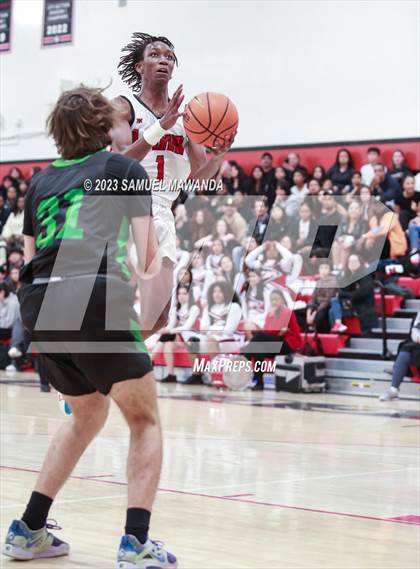 Thumbnail 2 in Cleveland vs  Granada Hills Charter photogallery.