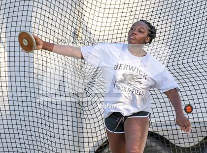 Thumbnail 2 in E.D. White(Catholic Relays) photogallery.