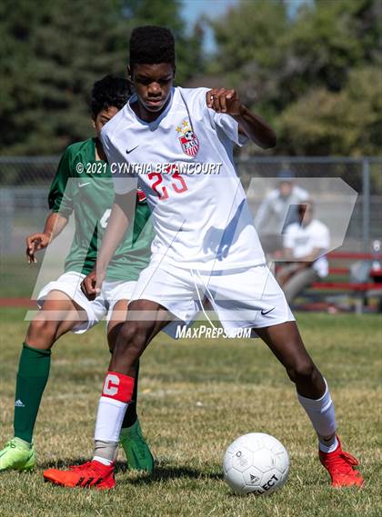 Thumbnail 3 in Smoky Hill vs. Denver East photogallery.
