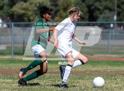 Thumbnail 1 in Smoky Hill vs. Denver East photogallery.
