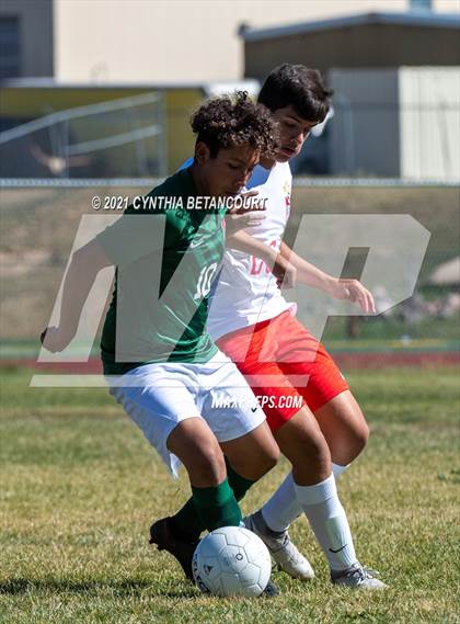 Thumbnail 2 in Smoky Hill vs. Denver East photogallery.