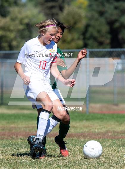 Thumbnail 2 in Smoky Hill vs. Denver East photogallery.