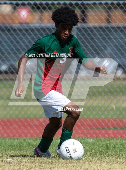 Thumbnail 3 in Smoky Hill vs. Denver East photogallery.