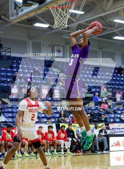 Thumbnail 2 in Richardson vs. South Grand Prairie (Whataburger Tournament) photogallery.
