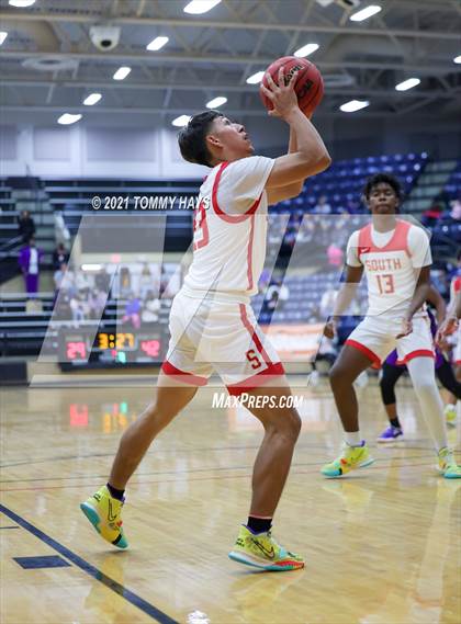 Thumbnail 2 in Richardson vs. South Grand Prairie (Whataburger Tournament) photogallery.