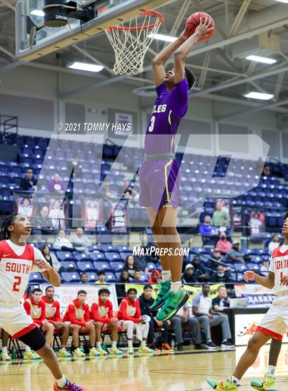 Thumbnail 2 in Richardson vs. South Grand Prairie (Whataburger Tournament) photogallery.