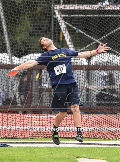 Thumbnail 2 in Stanford Invitational Boys Discus photogallery.
