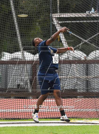 Thumbnail 2 in Stanford Invitational Boys Discus photogallery.
